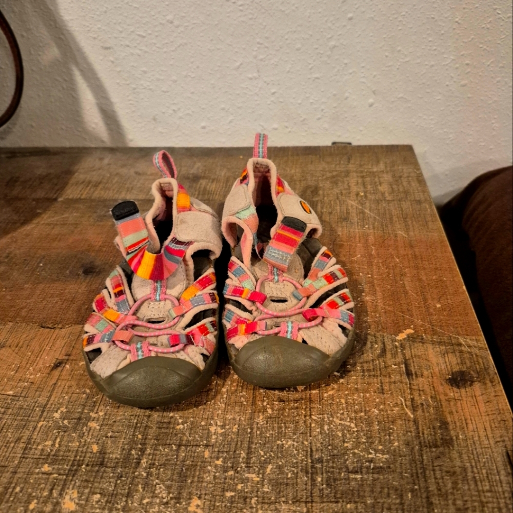 Pink Keen Sandals Kids, Size 7